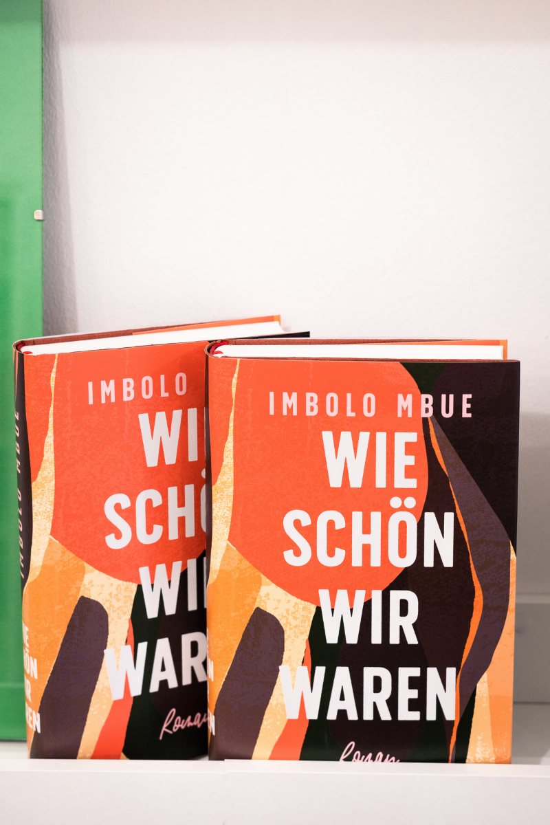 kohsie Bookwall Oktober Jule bionoema_blo