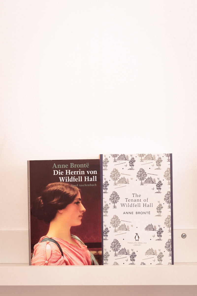 kohsie Bookwall November Vivien