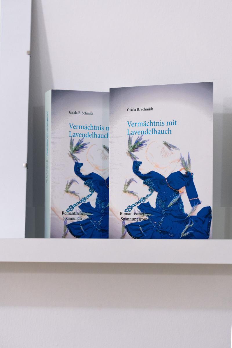 kohsie Bookwall im März mit Anja @molles_buecherwelt