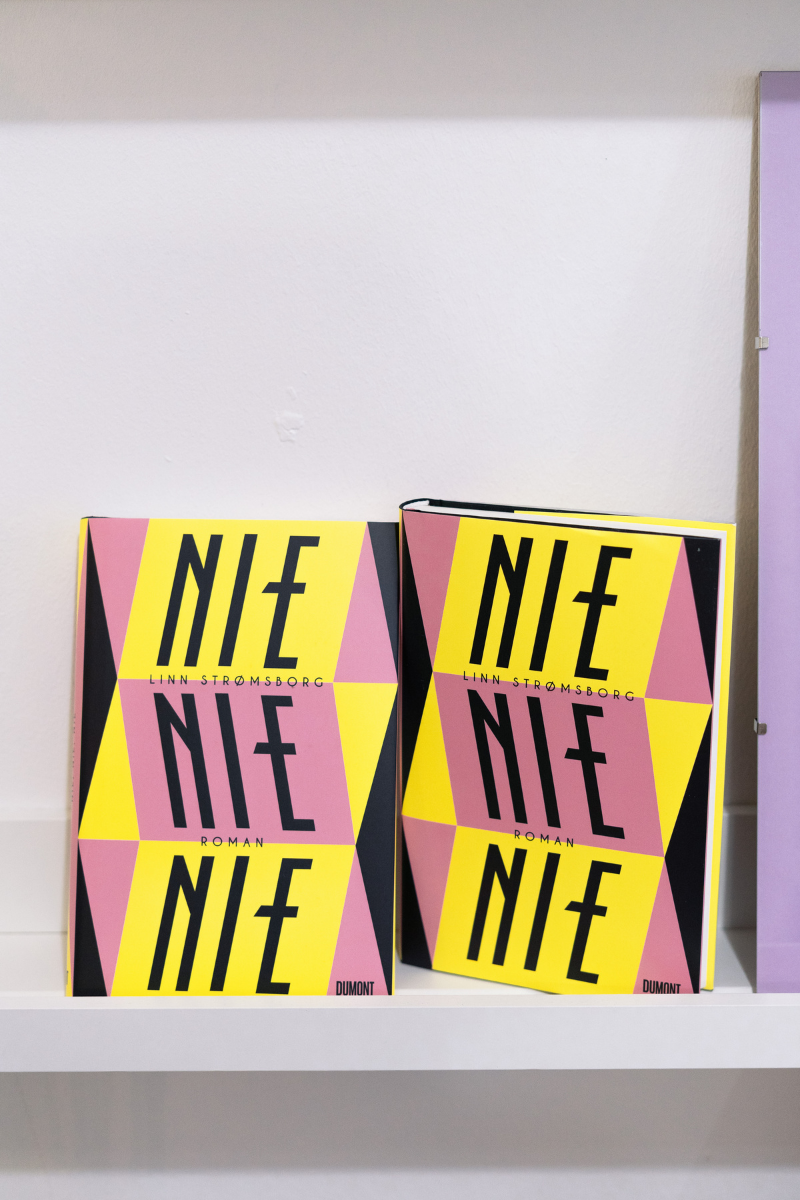 kohsie Bookwall im März mit Anja @molles_buecherwelt