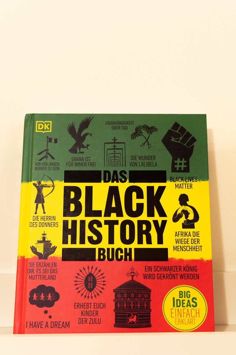 kohsie Bookwall Dezember