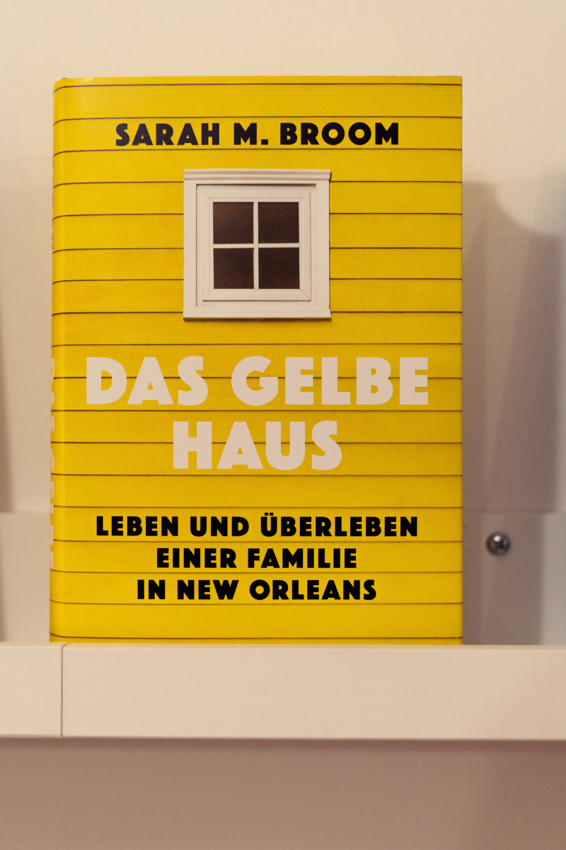 kohsie Bookwall Dezember