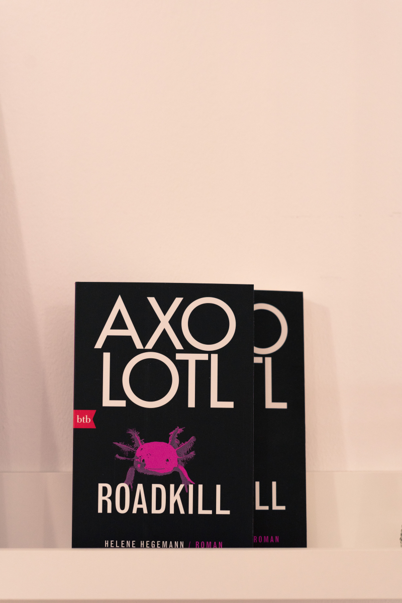 kohsie Bookwall Mai Jopsehine