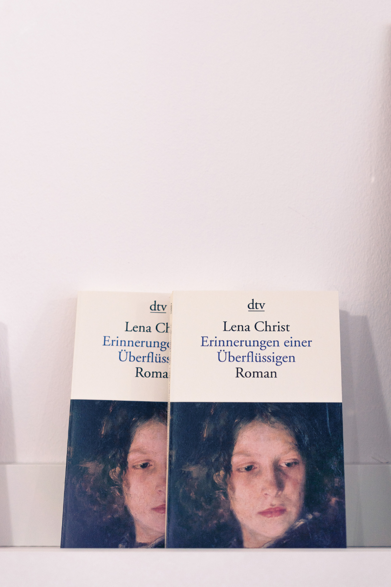kohsie Bookwall Juli Lara