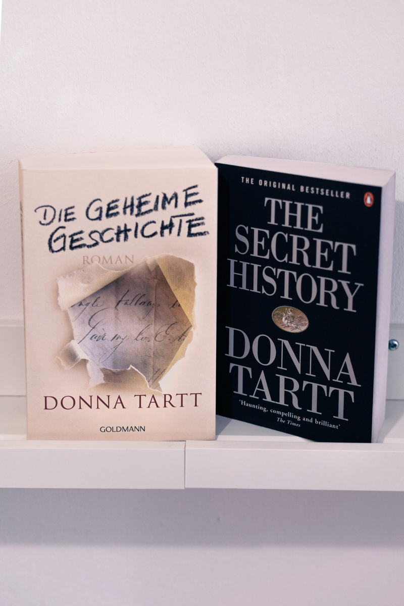 kohsie Bookwall Juli Lara