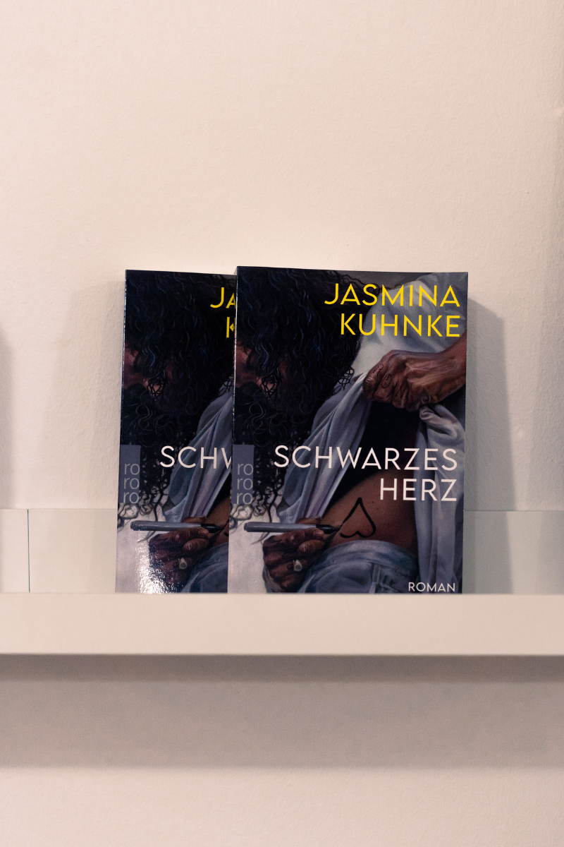 kohsie Bookwall August Sarah